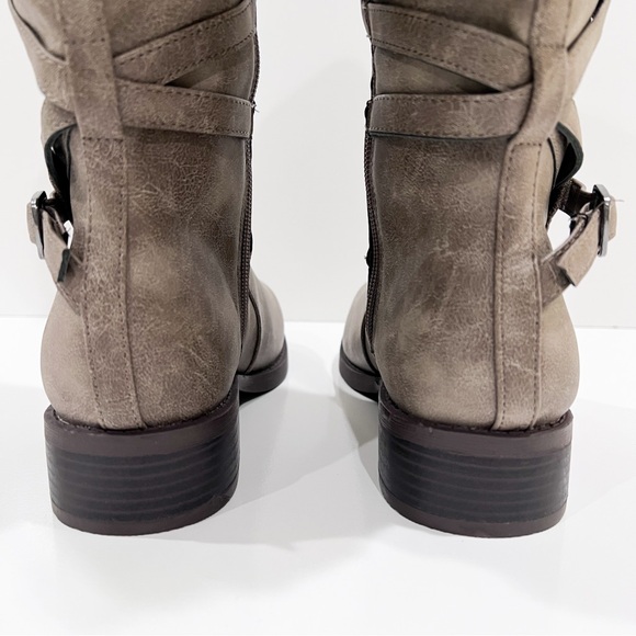 Journee Collection Carly Tall Riding Boots Strap Detail Taupe Wide Calf 6.5 NEW - Picture 10 of 16